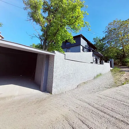 Villa Sofia Luxury City Villa Bear - Private Garage - Pancharevo Sofia